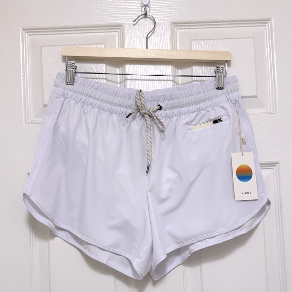 NWT Vuori Clementine 2.0 Short 4" in White - Picture 6 of 10